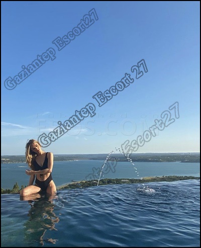 sıcak havuzda seks fantezisi yapan escort sıcak havuzda seks fantezisi yapan escort